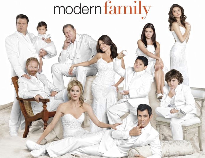 De cast van 'Modern Family' hangt zowel op als naast de set erg aan elkaar.