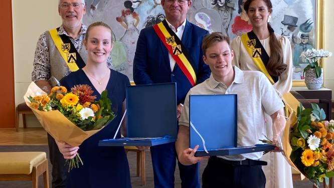 Lotte Vanhauwaert (18) en Xander Hebb (19) gehuldigd voor hun zwemprestaties