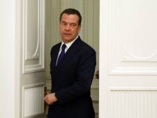 Medvedev strooit met bedreigingen: ‘Hij moet verschrikkelijke dingen doen om Poetin gunstig te stemmen’