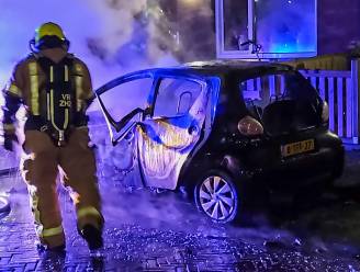 Twee auto's in brand op Celebeslaan in Zwijndrecht, verdachte aangehouden