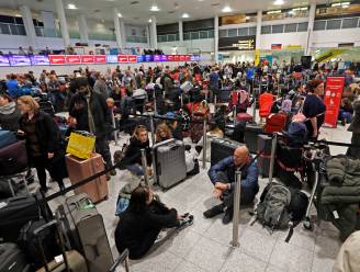 Onbekenden leggen met drones opzettelijk luchthaven Londen-Gatwick volledig stil, meer dan honderdduizend passagiers getroffen