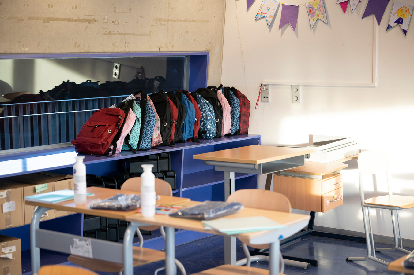 Leegstaande klaslokalen in 'voorzieningenhart' De Klif in Oosterhout zijn nu ingericht als lesruimtes voor Heumensoord-jongeren.
