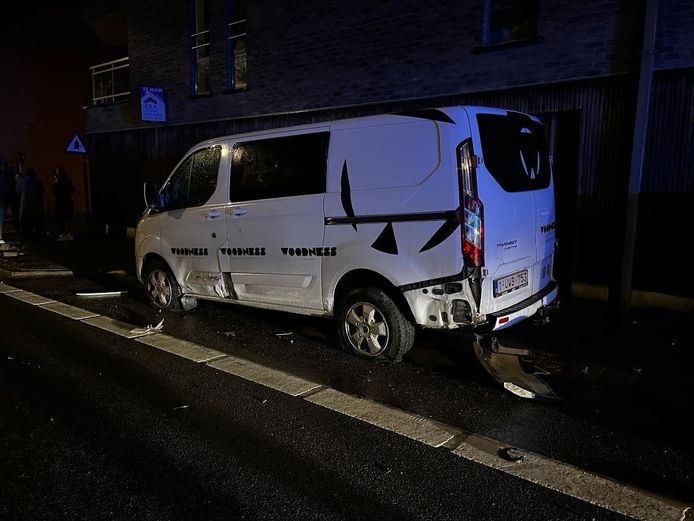 Incident on Iepersstraat in Zonnebeke, caterer takes a hit.