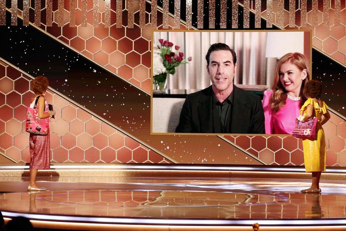Sacha Baron Cohen a reçu son prix depuis chez lui.