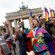 Duitse homo's in huwelijksroes na Merkels 'Wende'