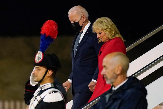 Le couple présidentiel américain arrivant sur le tarmac de l'aéroport de Fiumicino ce vendredi.