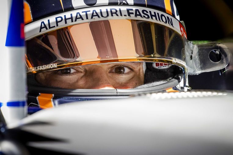 Nyck de Vries (AlphaTauri) tijdens de eerste testdag op het Bahrain International Circuit. Beeld ANP
