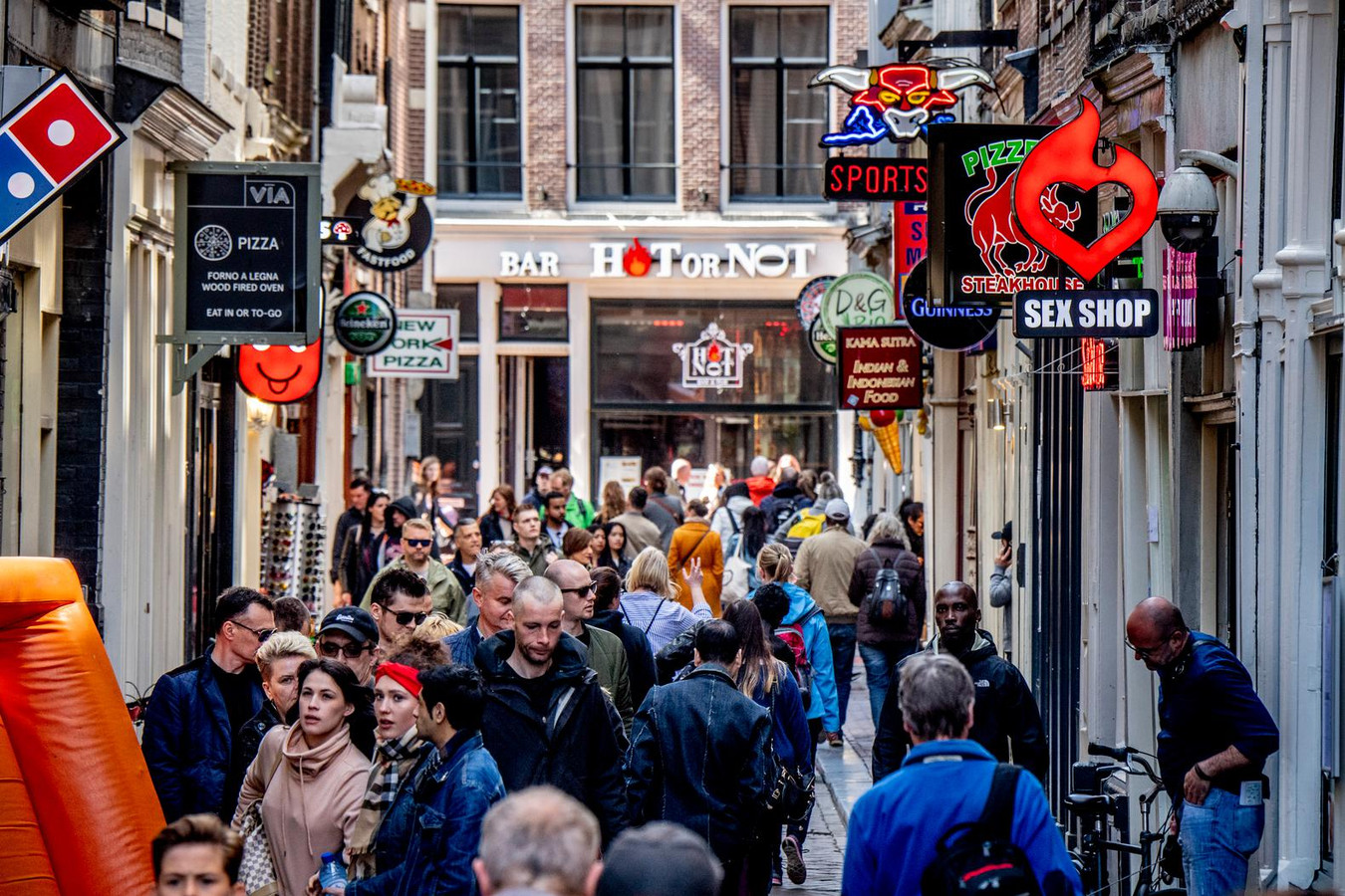 Ombudsman geen kinderen meer op de Wallen Foto AD.nl