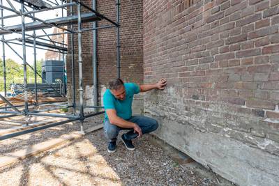 Verzakking grond zorgt voor scheuren in kerk Stampersgat: ‘Wanneer eindigt dit?’