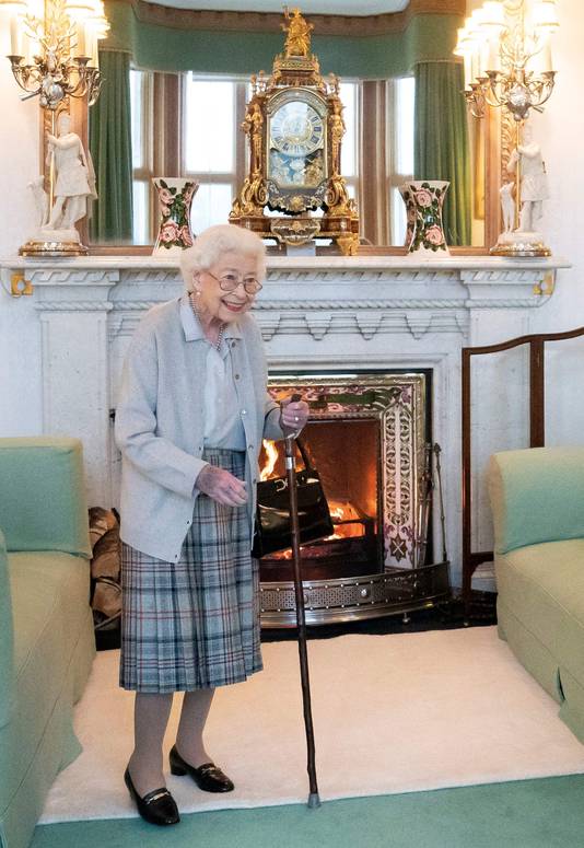 La reine Elizabeth II au château de Balmoral mardi en attendant la visite de la nouvelle chef du parti conservateur et première ministre élue Liz Truss.