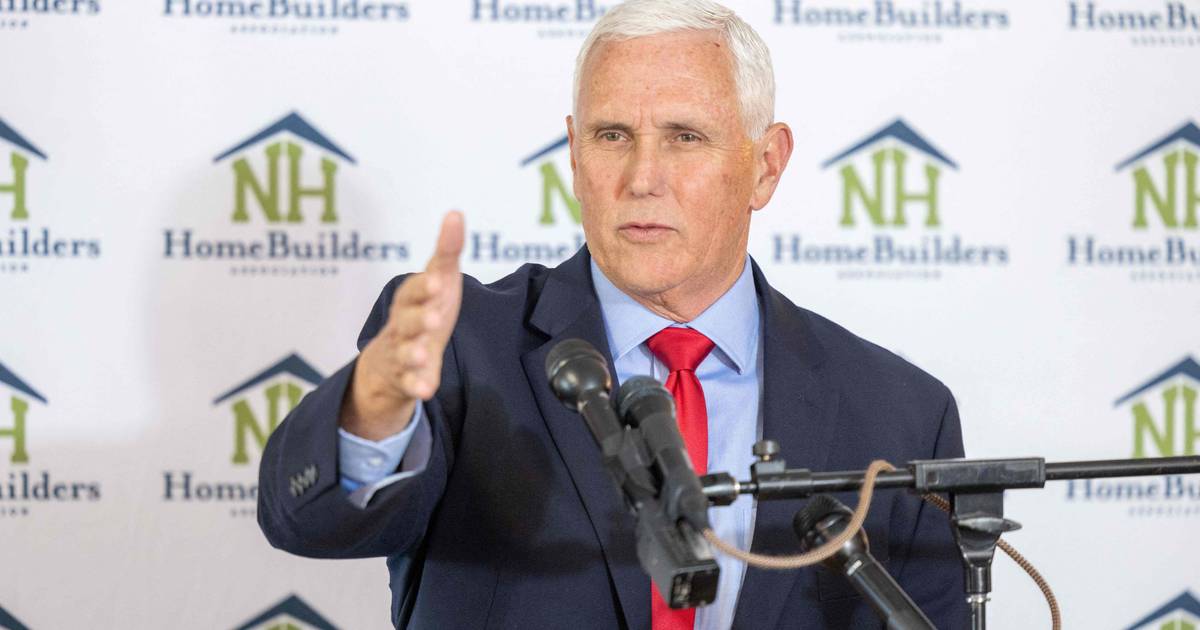 Presidential candidate Mike Pence not being prosecuted for secret documents in his home |  outside