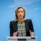 Ollongren wil onkreukbare bestuurders: Gedragsverklaring verplicht voor wethouders
