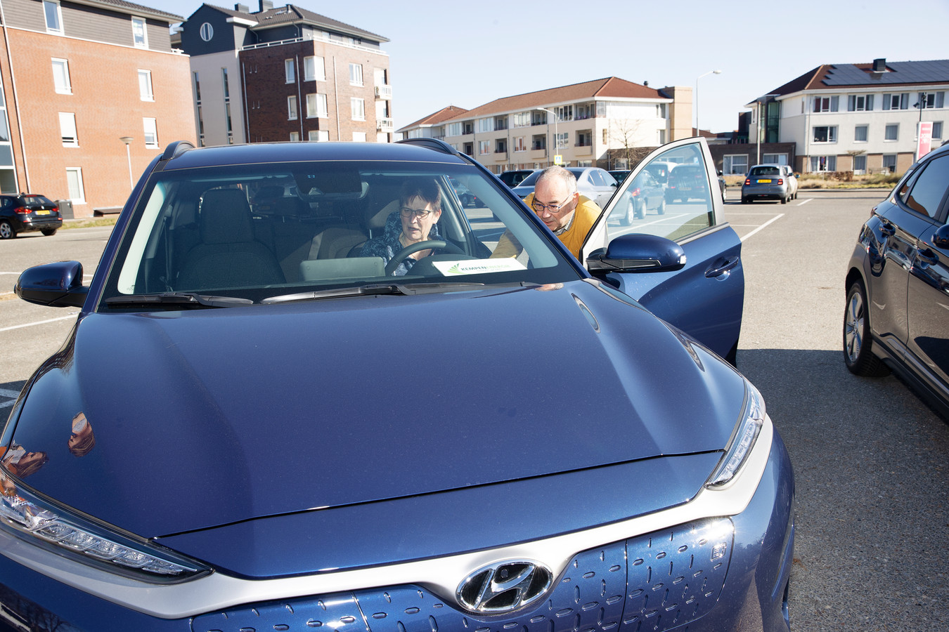 In Oirschot nam dit voorjaar KempenEnergie twee elektrische auto's in gebruik voor gebruik door een groep mensen die de auto via een app reserveren, openen en sluiten. Archieffoto DCI Media