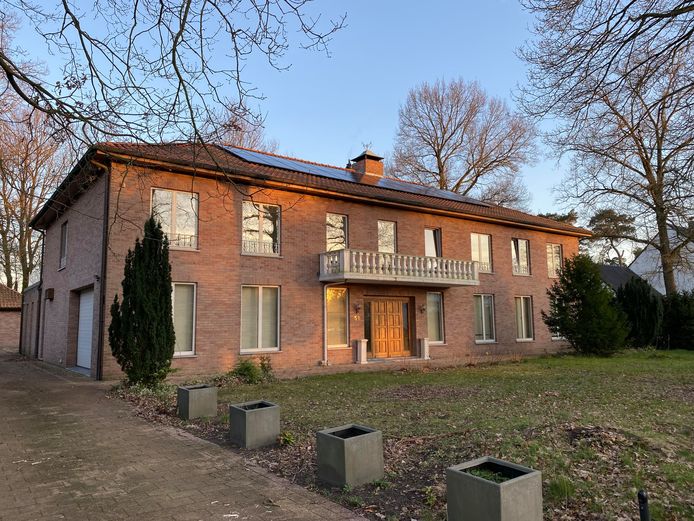 In deze villa in Turnhout stierf de 14-jarige Jairon, mogelijk zelfs al begin januari. Zijn familie hield zijn lichaam al die weken  'gewoon' bij. De politie vond de dode jongen vrijdag op zijn bed.