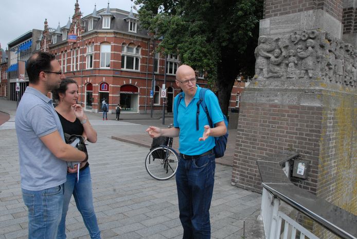 Emiel Bootsma verzorgt wandelingen in Den Bosch op rijm.