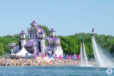 Emporium 2018: Housen in Hollywood