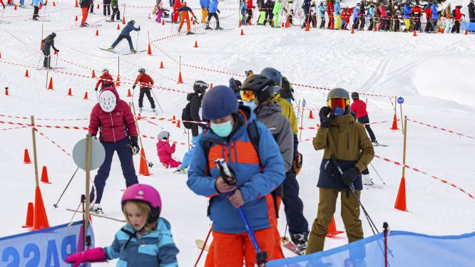 Marc Van Ranst streng voor skiërs: “Dit zijn exact dezelfde mensen die klagen dat men de epidemie niet onder controle krijgt”