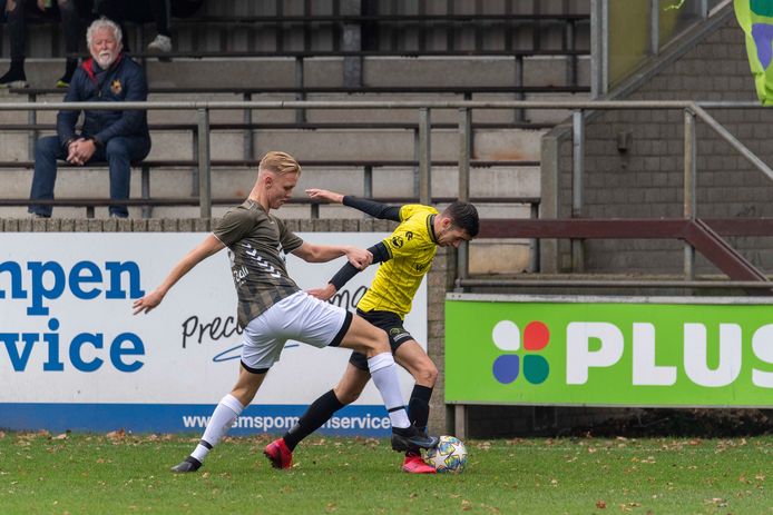 Tholense Boys (links) op archiefbeeld.