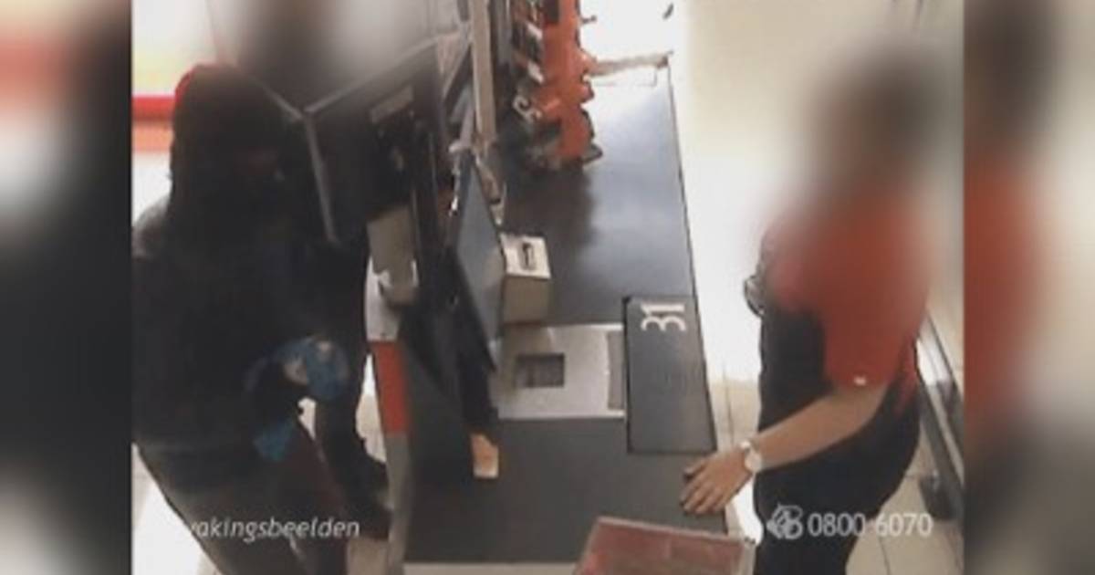 Politie toont beelden van overval supermarkt in Oud Gastel Roosendaal