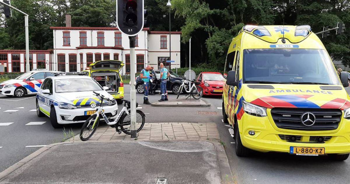Veel verkeershinder in Apeldoorn door botsing van auto’s op N345.