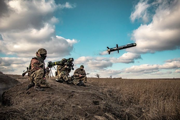 Oekraïense soldaten met een Amerikaanse Javelin-raket tijdens een militaire oefening in Donetsk.