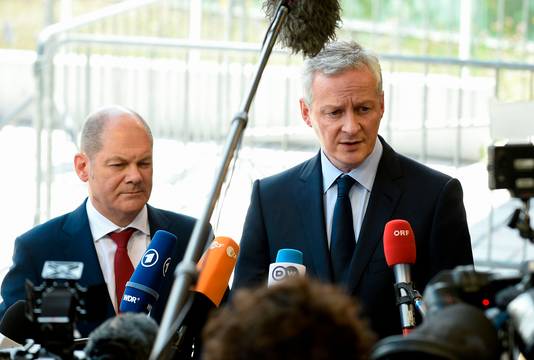 De Duitse minister van Financiën Olaf Scholz (links) en zijn Franse collega Bruno Le Maire.