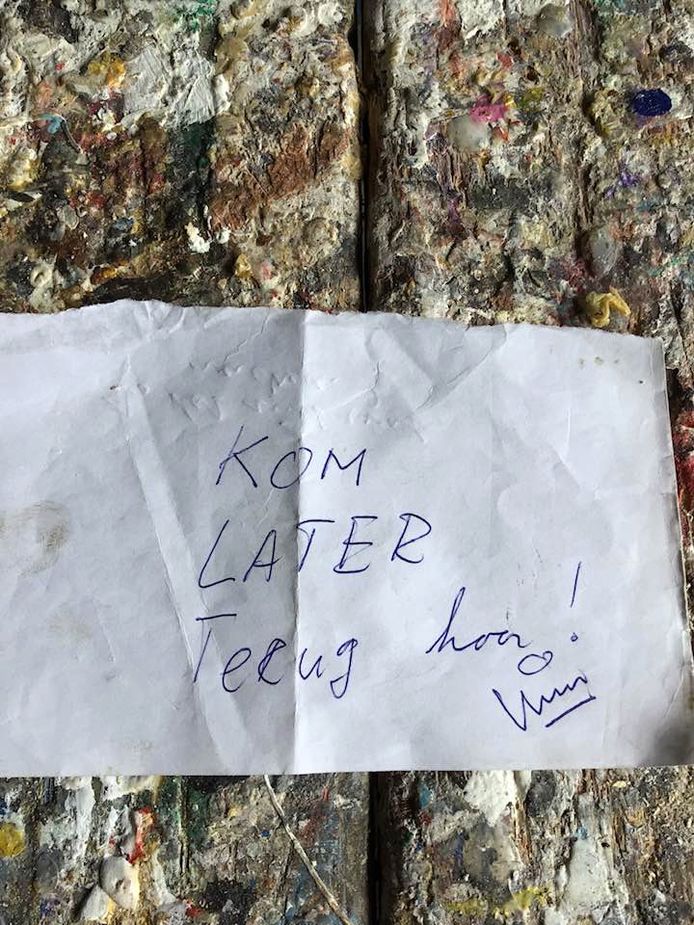 Het briefje van de onbekende hulp.