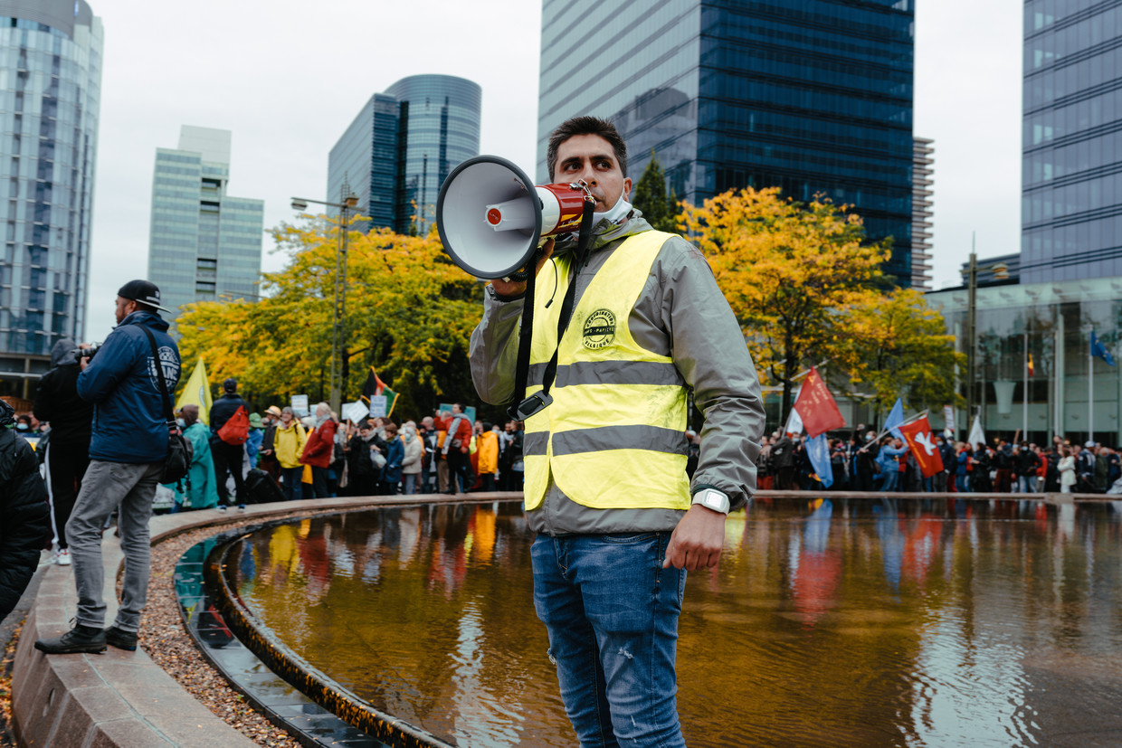 Abdul Azim Azad, uit Afghanistan: ‘We hebben het recht om te werken.’ Beeld Damon De Backer