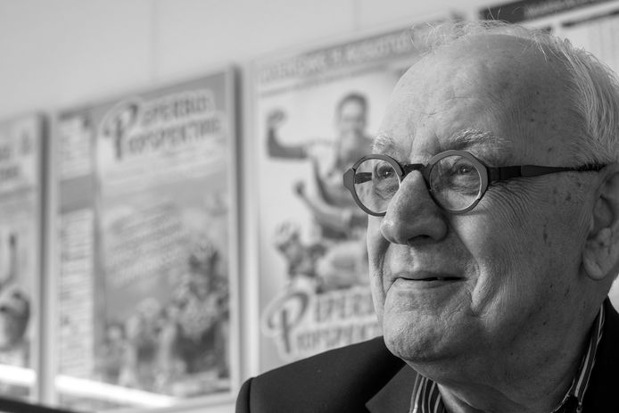 Jan van Ommen, hier in 2020, is dinsdag op 74-jarige leeftijd overleden.