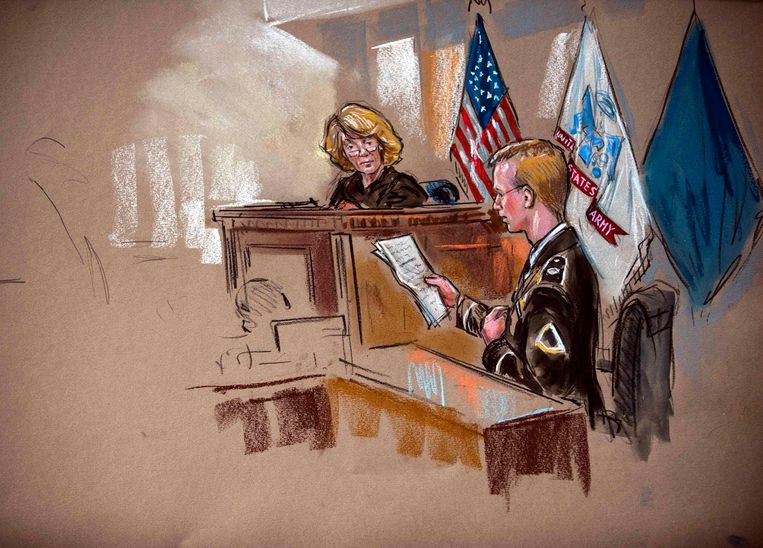 Een rechtbanktekening van vorige week toont Bradley Manning voor de militaire rechter. Beeld REUTERS