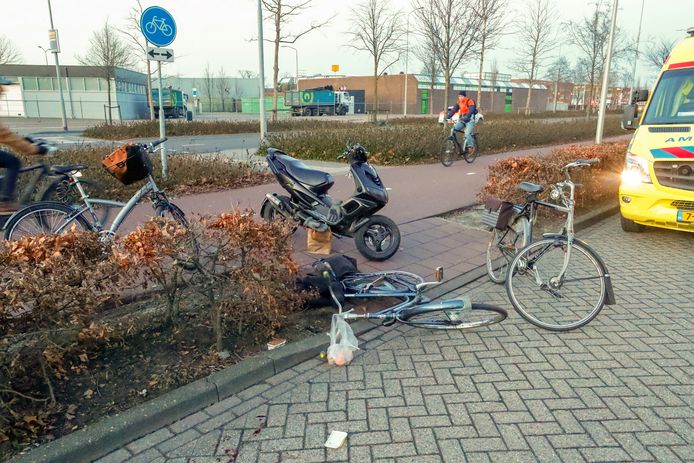 Botsing fietsster en scooter in Eindhoven