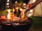 “Geef in de winter voorkeur aan een barbecuetoestel met deksel om temperatuurverschil te beperken:  vleesexpert Luc  De Laet deelt hoe je een geslaagde winterbarbecue organiseert