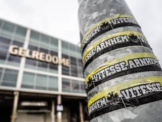 LIVE Crisis Vitesse | Nieuw bestuur moet noodlijdende voetbalclub redden van de ondergang • Supporters schieten met posters te hulp