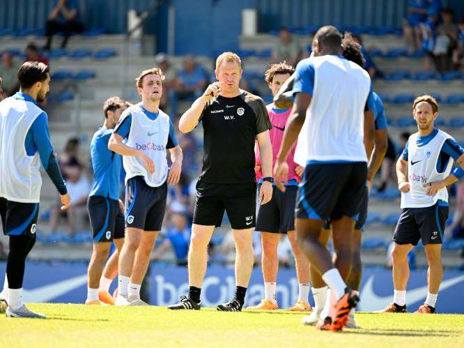 LIVE TITELSTRIJD. Genk-supporters wonen open training bij, Heynen traint nog binnen 