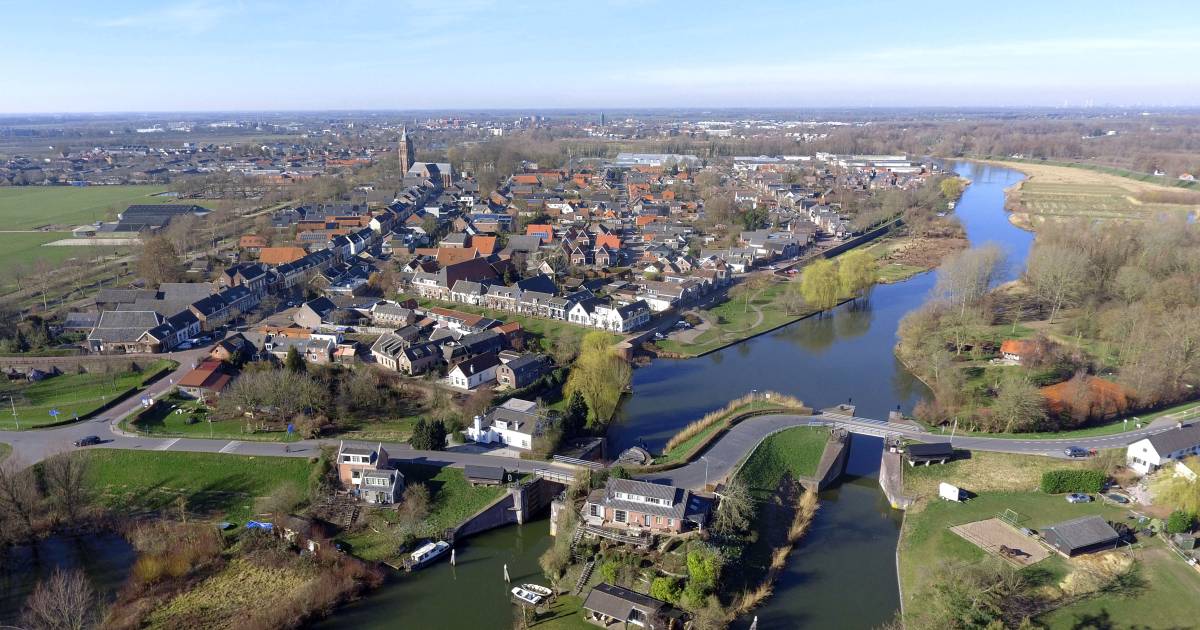 Nieuwe damwand bij Lingesluis