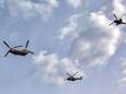 In Dongen maakten drie defensiehelikopters, een chinook, cougar en apache, een fly-by bij de begrafenis van een overleden collega.