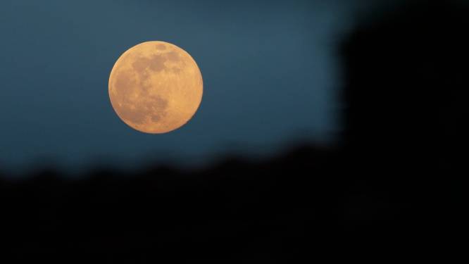 Kijk vanavond even omhoog: er is een super-aardbeimaan te zien