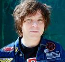 “Ze gaan zeggen dat ik zoals R. Kelly ben, lol”: singer-songwriter Ryan Adams beschuldigd van seksuele intimidatie