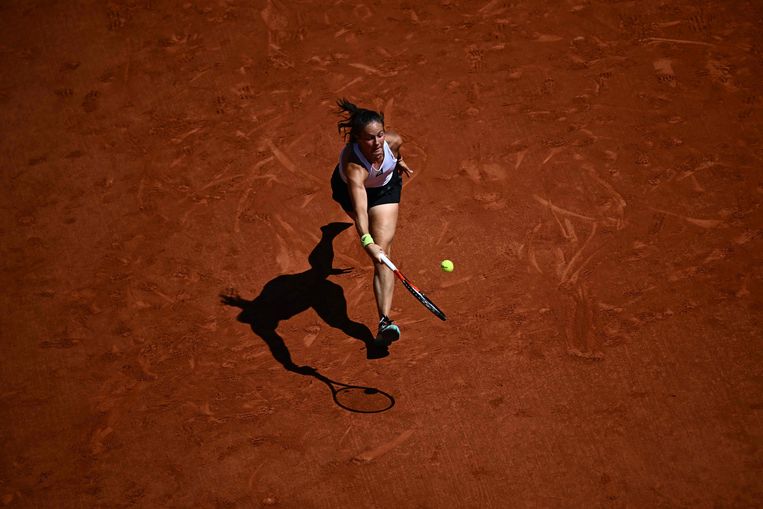 Darja Kasatkina bereikt de halve finale op Roland Garros. Tennis is een van de weinige sporten waar Russen nog in actie komen. Beeld AFP
