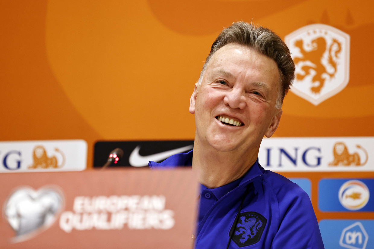 Van Gaal è scontento degli stadi vuoti: “Il signor Rutte è il capo di questo popolo, vero?”
