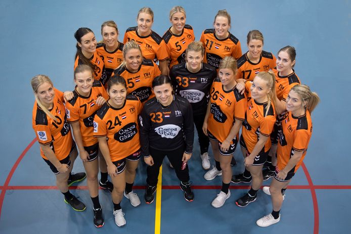 De Nederlandse handbalploeg bij de vrouwen.