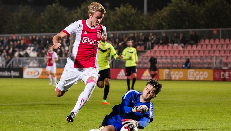 Jong Ajax ontsnapt aan eerste nederlaag | Het Parool