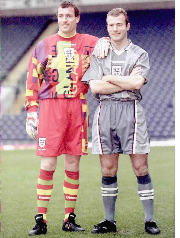 Tim Flowers en lan Shearer voor het EK 1996, de zomer waarin het nummer 'It's coming home' een nationale hit werd in Engeland.