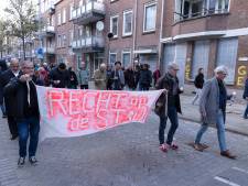 Bewoners Tweebosbuurt protesteren en houden minuut stilte: ‘Ik blijf knokken voor mijn woning’