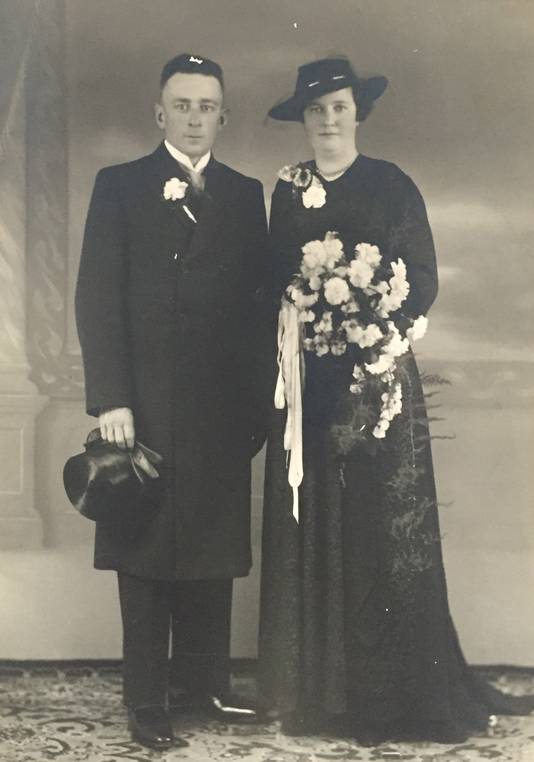 Trouwfoto van Kees en Jo Naalden-Nooren, gemaakt op 3 mei 1938.
