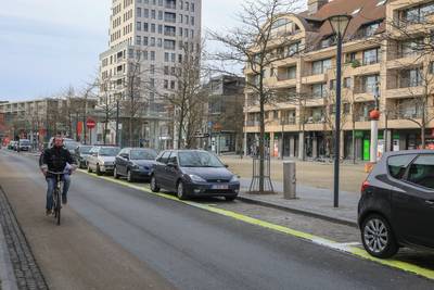 Kortrijk ontslaat zes ‘luie’ parkeerwachters: “Ze voerden telkens dezelfde lijsten met nummerplaten in, terwijl ze niet echt aan het werk waren”