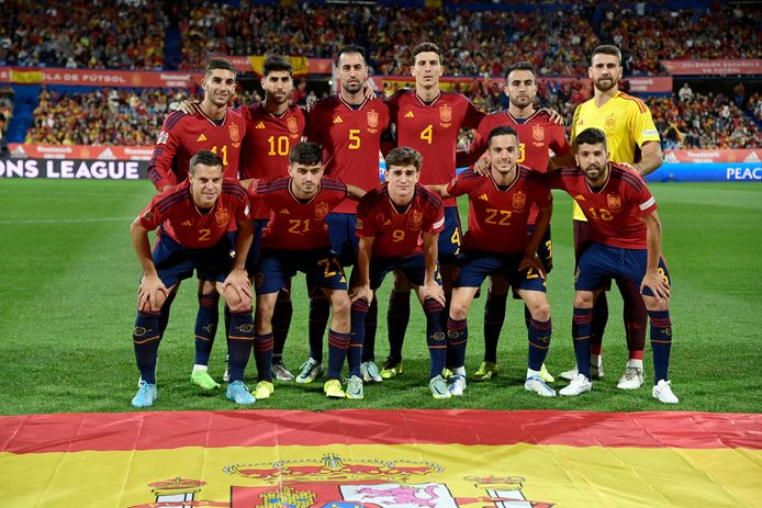 Foto della squadra spagnola prima della partita contro la Svizzera a Saragozza sabato sera.