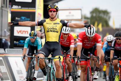 Groenewegen overtuigend naar zege in Vlaanderen