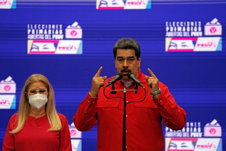 La oposición venezolana se sienta con el todopoderoso Maduro, aunque ya perdió