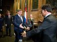 Minister-president Jan Jambon van Vlaanderen en premier Mark Rutte ontmoeten elkaar in Het Noordbrabants Museum.